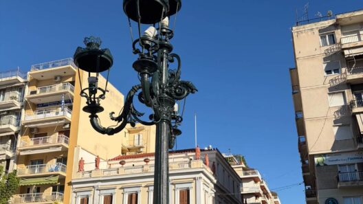 Πάτρα: Ο φανοστάτης στην πλατεία Γεωργίου παραμένει μισός ΦΩΤΟ 13 Πάτρα: Ο φανοστάτης στην πλατεία Γεωργίου παραμένει μισός ΦΩΤΟ