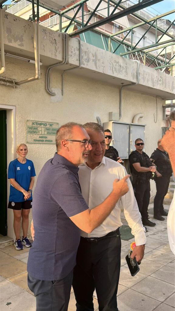 Ο Ανδρέας Κατσανιώτης με τον Υπουργό Αθλητισμού Γιάννη Βρούτση στα Προσφυγικά