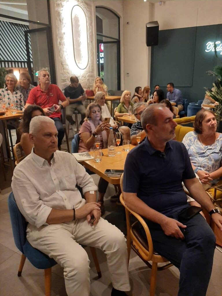 Η ποιητική βραδιά «Ιαγουάρο» στην Πάτρα ΦΩΤΟ 7 Η ποιητική βραδιά «Ιαγουάρο» στην Πάτρα ΦΩΤΟ