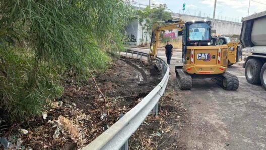 Πάτρα: Άμεση παρέμβαση για το βουλωμένο χαντάκι στην Περιμετρική ΦΩΤΟ 12 Πάτρα: Άμεση παρέμβαση για το βουλωμένο χαντάκι στην Περιμετρική ΦΩΤΟ