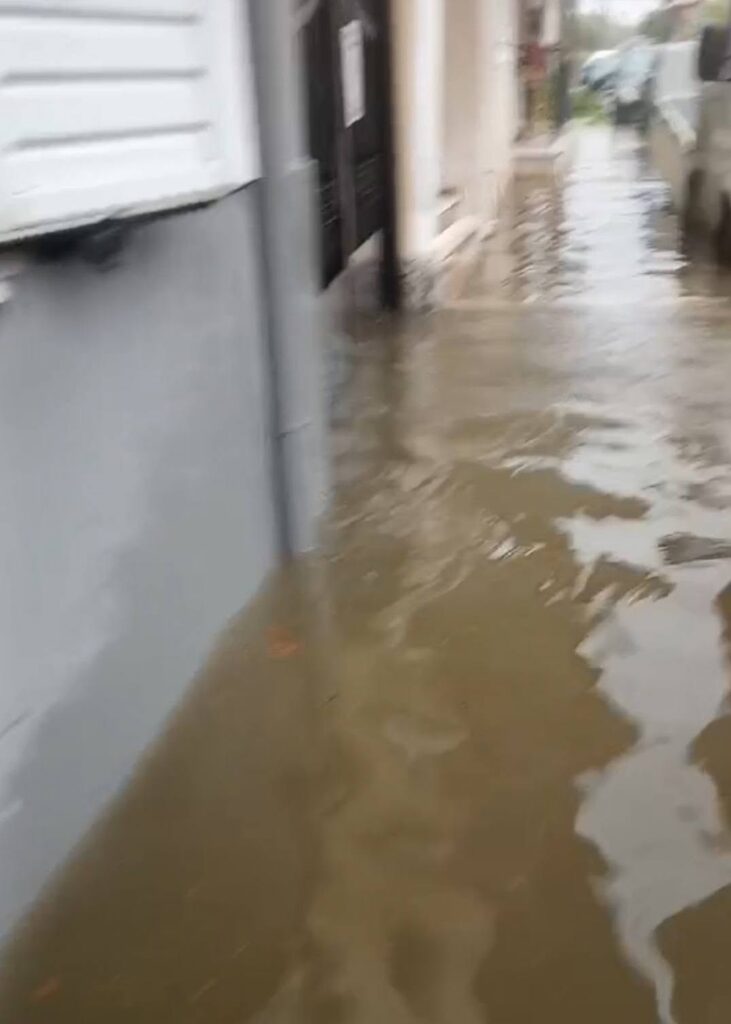 Οβρυά: Πλημμύρισαν σπίτια και δρόμοι από την πολυετή αδράνεια των Αρχών ΒΙΝΤΕΟ-ΦΩΤΟ