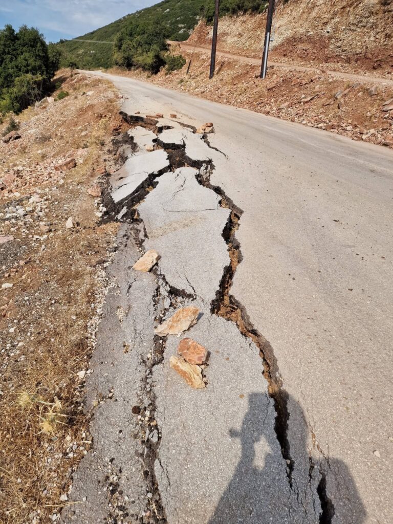 Πάτρα: Επικίνδυνες παγίδες για τους οδηγούς στον δρόμο προς Λεόντιο ΦΩΤΟ