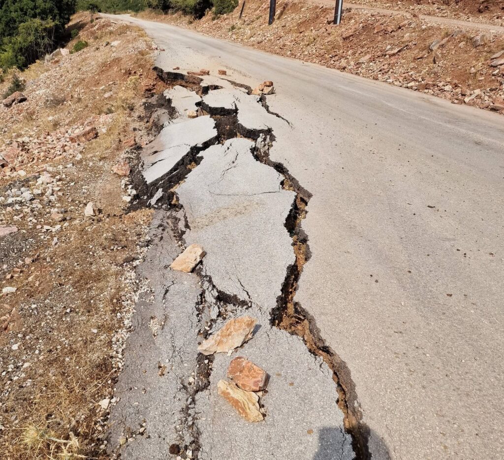 Αχαΐα: Επικίνδυνες παγίδες για τους οδηγούς στον δρόμο προς το Λεόντιο ΦΩΤΟ