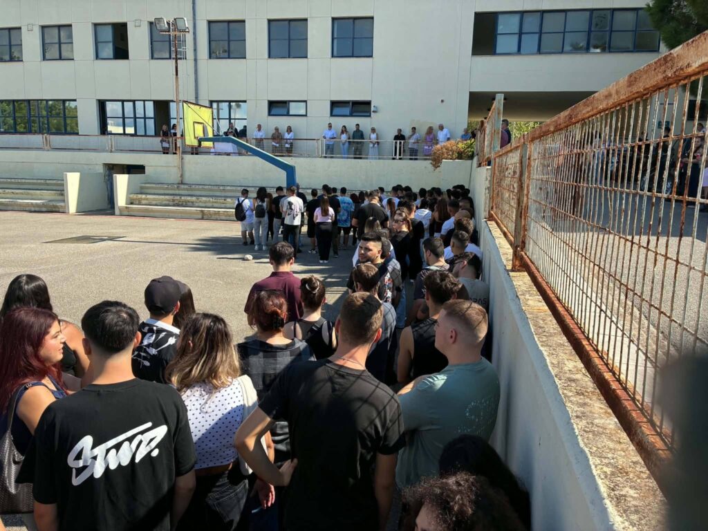 Αγιασμός στην ΕΠΑΣ Δ.ΥΠ.Α. Μαθητείας Πάτρας ΦΩΤΟ 12 Αγιασμός στην ΕΠΑΣ Δ.ΥΠ.Α. Μαθητείας Πάτρας ΦΩΤΟ