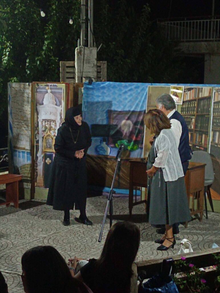 Η πρώτη εμφάνιση της θεατρικής ομάδας «Ταξιδευτές της πρόζας» στην Μιτόπολη Αχαΐας ΦΩΤΟ