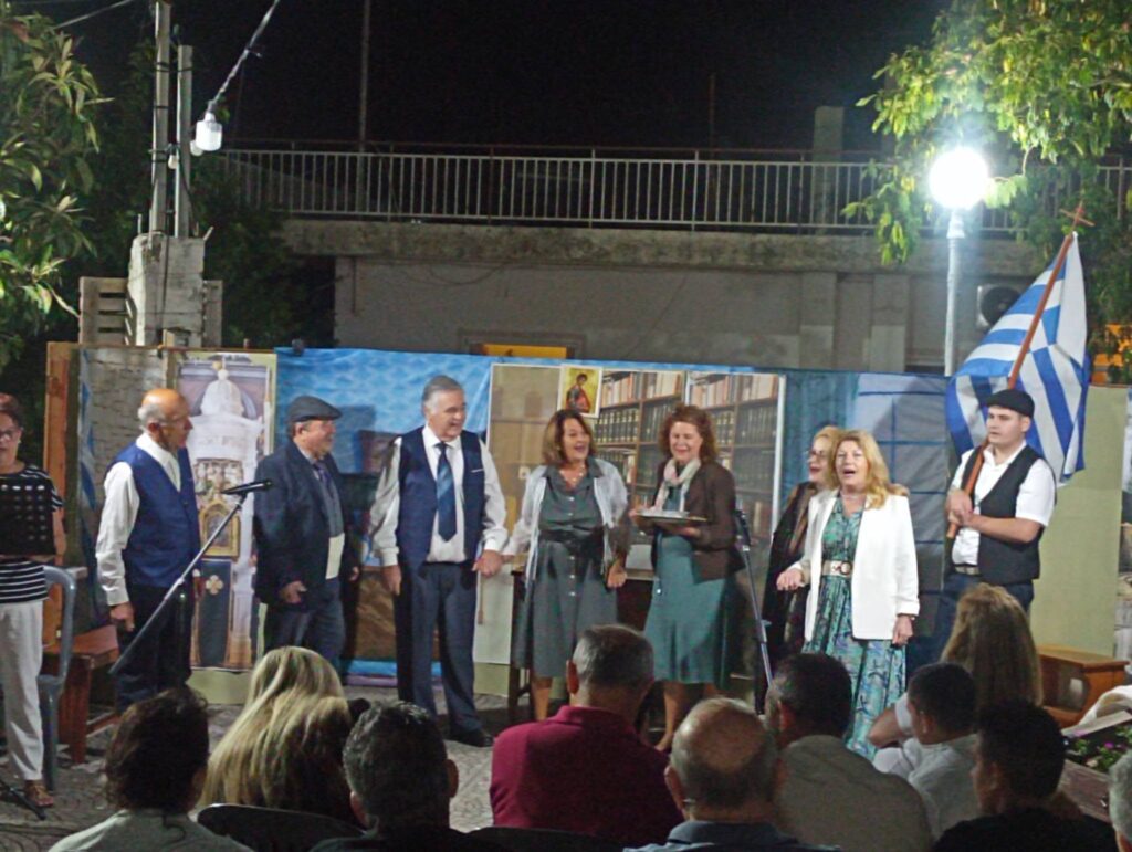 Η πρώτη εμφάνιση της θεατρικής ομάδας «Ταξιδευτές της πρόζας» στην Μιτόπολη Αχαΐας ΦΩΤΟ