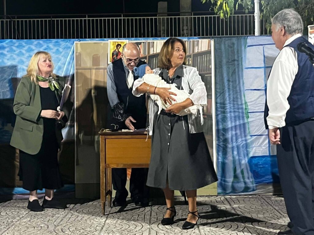 Η πρώτη εμφάνιση της θεατρικής ομάδας «Ταξιδευτές της πρόζας» στην Μιτόπολη Αχαΐας ΦΩΤΟ