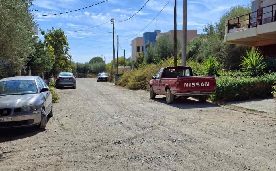 Μπεγουλάκι: Με γαλότσες και μουσαμάδες στο «έλεος» της λάσπης οι κάτοικοι ΦΩΤΟ