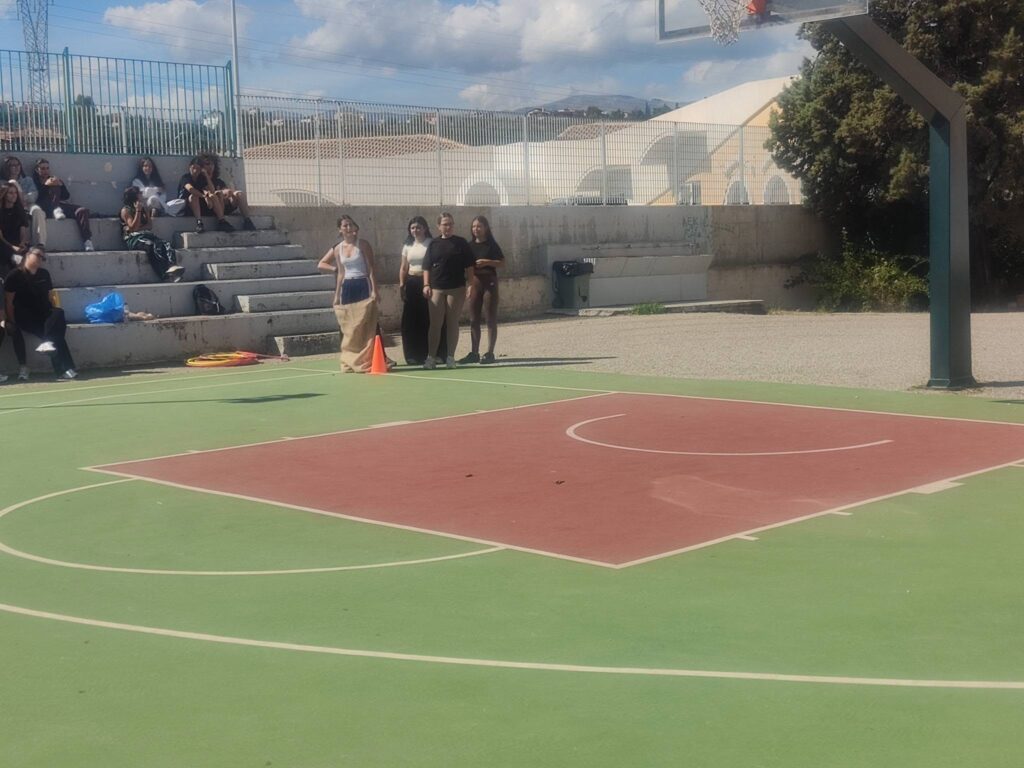 Στο 1ο ΓΕΛ Αιγίου η Πανελλήνια Ημέρα Σχολικού Αθλητισμού ΦΩΤΟ
