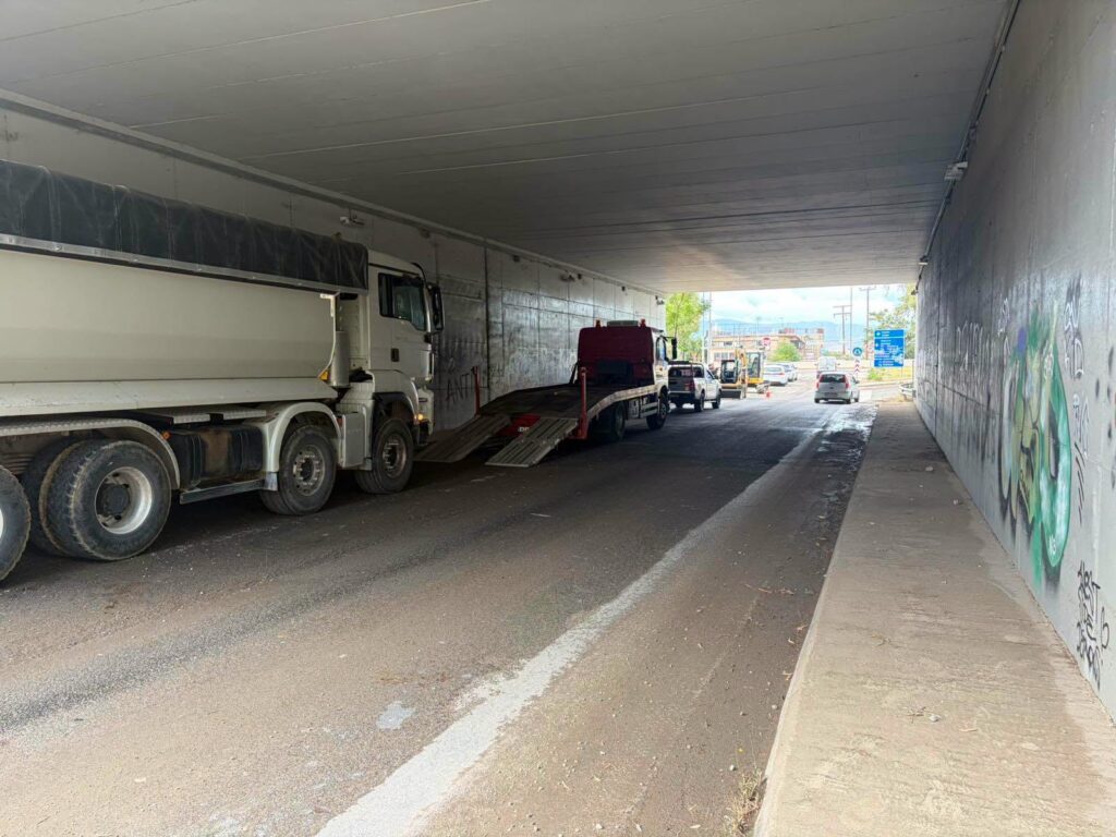 Πάτρα: Άμεση παρέμβαση για το βουλωμένο χαντάκι στην Περιμετρική ΦΩΤΟ