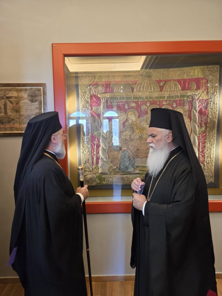 Ο Αρχιεπίσκοπος Μπουζαίου και Βραντσέας στην Μονή Μεγάλου Σπηλαίου ΦΩΤΟ