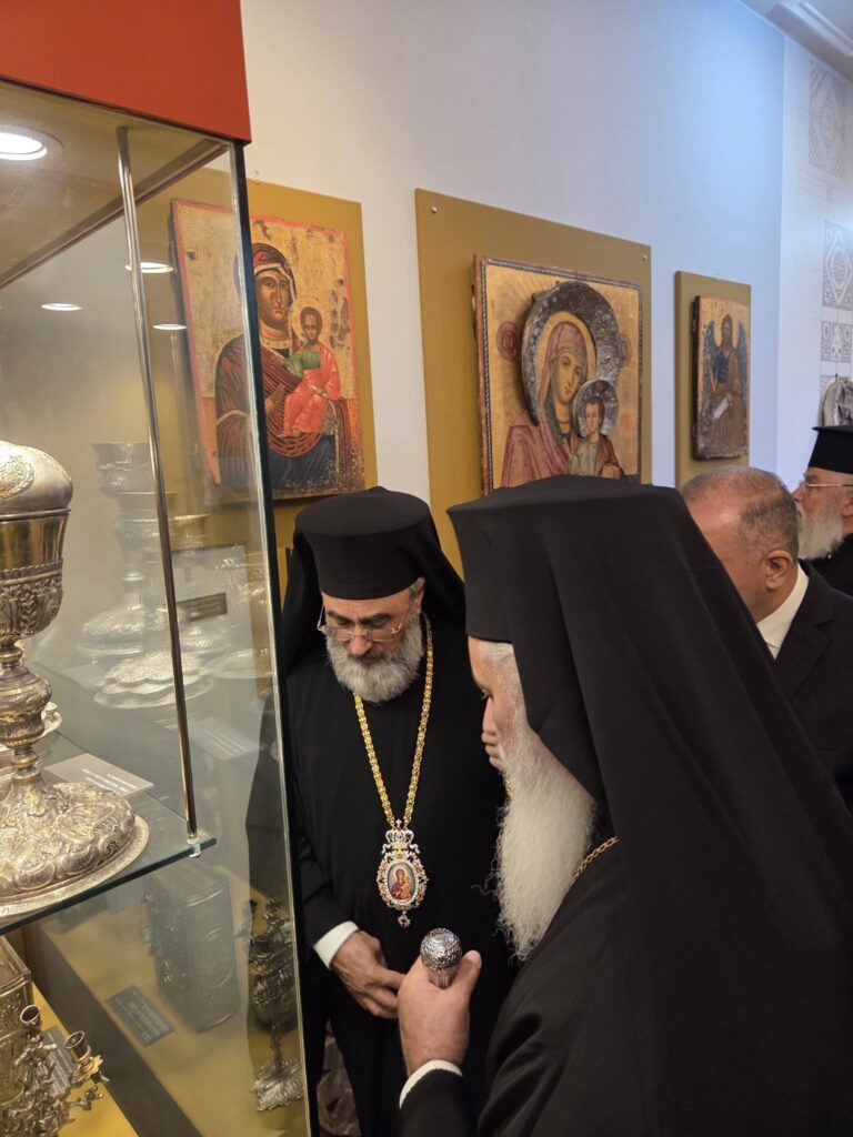 Ο Αρχιεπίσκοπος Μπουζαίου και Βραντσέας στην Μονή Μεγάλου Σπηλαίου ΦΩΤΟ