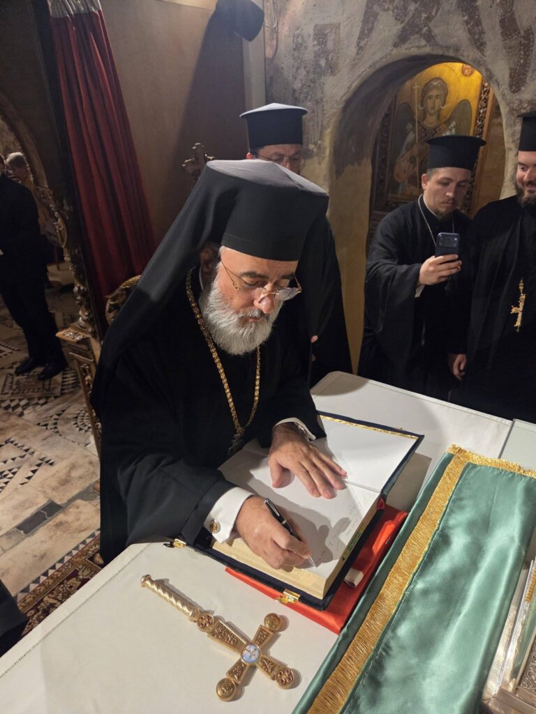Ο Αρχιεπίσκοπος Μπουζαίου και Βραντσέας στην Μονή Μεγάλου Σπηλαίου ΦΩΤΟ