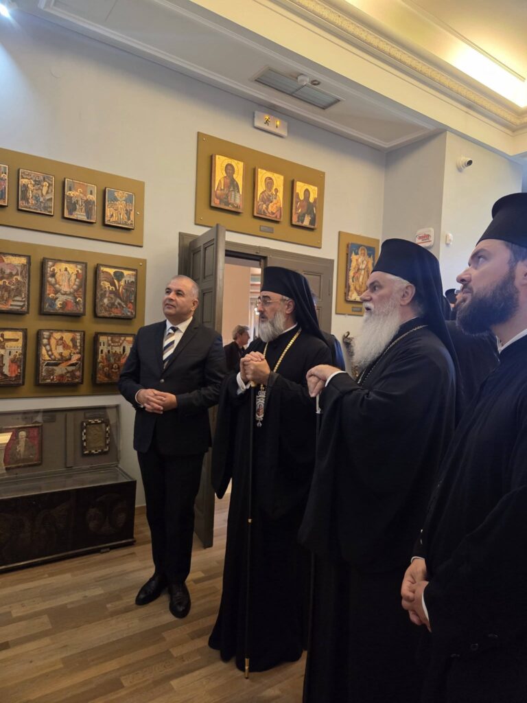 Ο Αρχιεπίσκοπος Μπουζαίου και Βραντσέας στην Μονή Μεγάλου Σπηλαίου ΦΩΤΟ