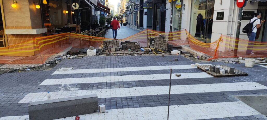 Πάτρα: Σε ημέρες αιχμής εντελώς κλειστός ο πεζόδρομος της Ρήγα Φεραίου ΦΩΤΟ