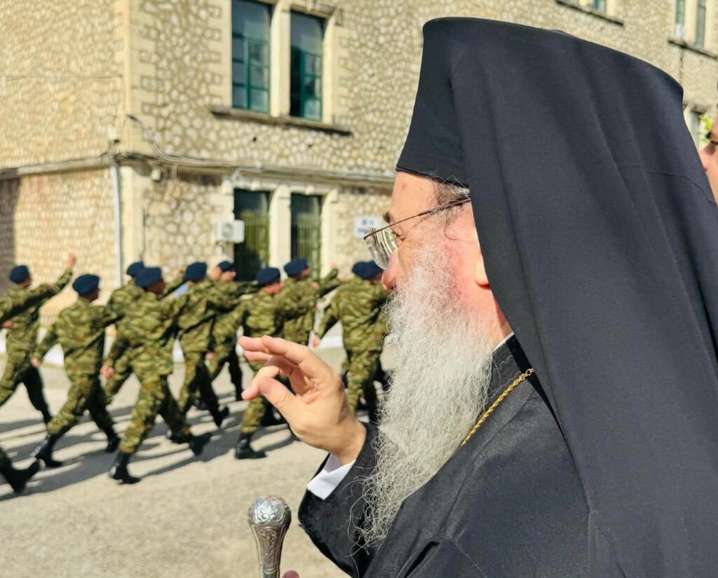Ο Μητροπολίτης Χρυσοστόμος στην ορκωμοσία των νέων αξιωματικών στ…