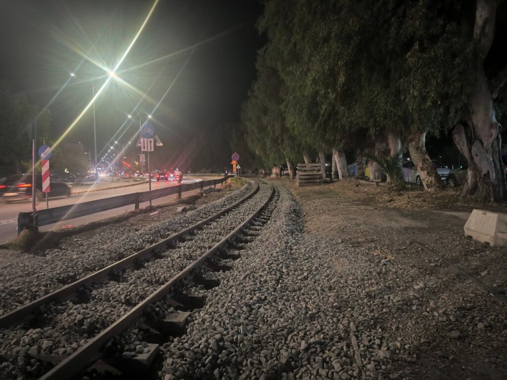 Πάτρα: Νυχτερινές εικόνες από τα έργα του Προαστιακού που τελειώνουν ΦΩΤΟ