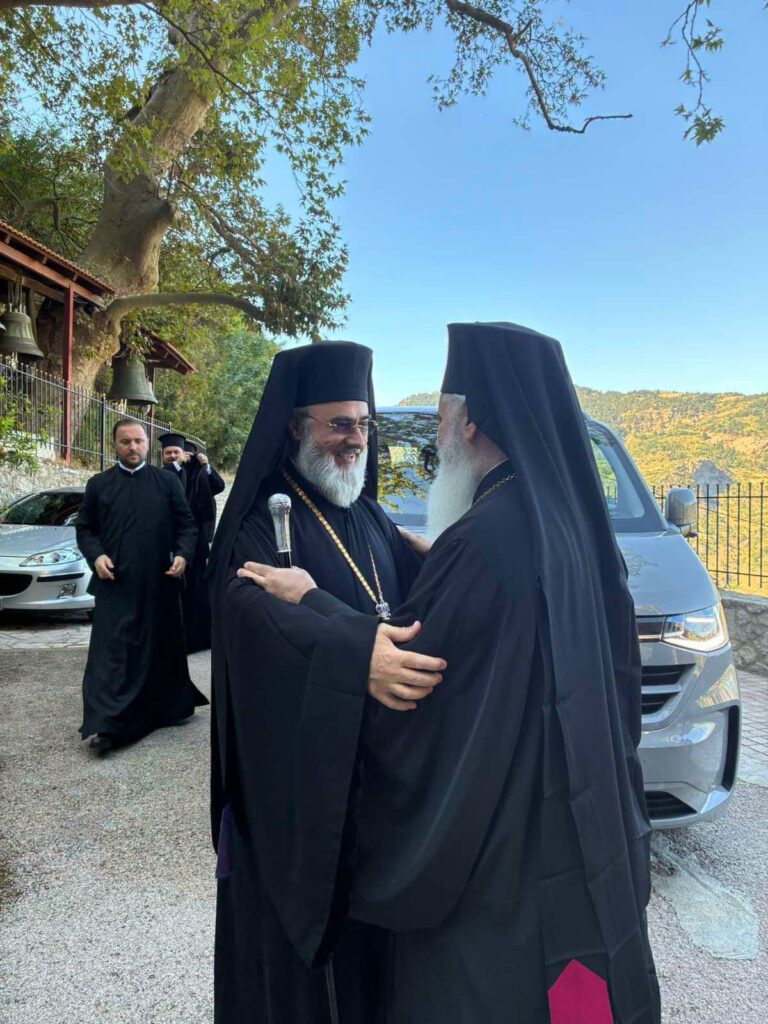 Ο Αρχιεπίσκοπος Μπουζαίου και Βραντσέας στην Μονή Μεγάλου Σπηλαίου ΦΩΤΟ