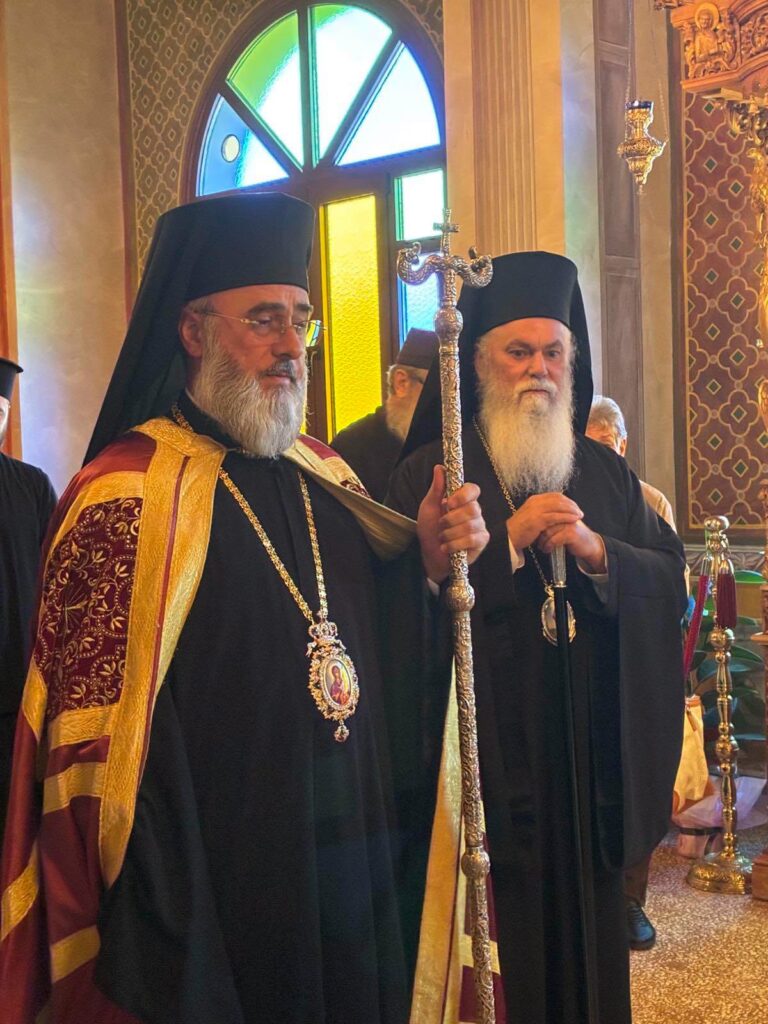 Ο Αρχιεπίσκοπος Μπουζαίου και Βραντσέας στην Μονή Μεγάλου Σπηλαίου ΦΩΤΟ