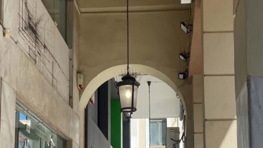 Πάτρα: Μέρα και νύχτα ανοιχτός ο δημοτικό φωτισμός στις στοές της πλατείας Γεωργίου ΦΩΤΟ