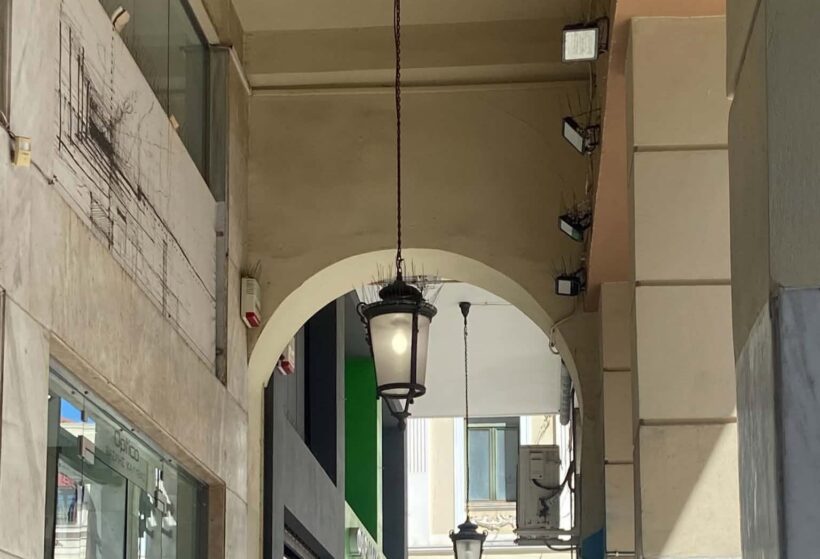 Πάτρα: Μέρα και νύχτα ανοιχτός ο δημοτικός φωτισμός στις στοές της πλατείας Γεωργίου ΦΩΤΟ