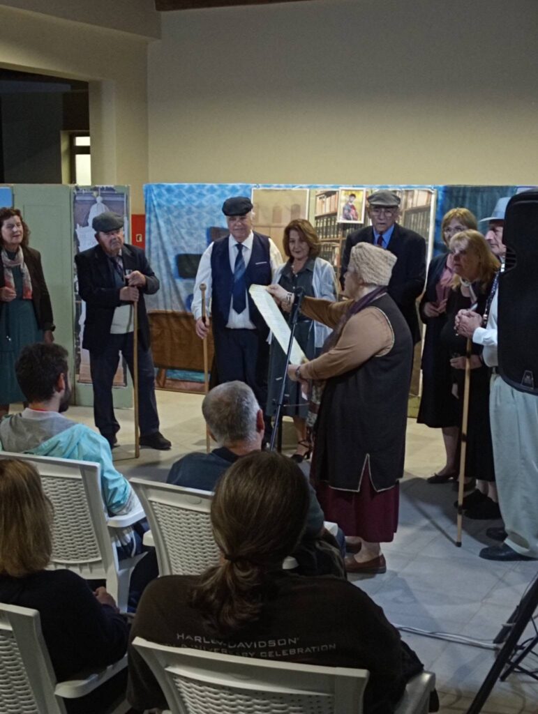 Θεατρική βραδιά από τους «Ταξιδευτές της Πρόζας» στα Ροΐτικα ΦΩΤΟ
