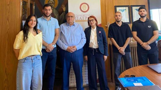 Ο πρύτανης του Πανεπιστημίου Πατρών με την Ένωση Κυπρίων Φοιτητών ΦΩΤΟ 13 Ο πρύτανης του Πανεπιστημίου Πατρών με την Ένωση Κυπρίων Φοιτητών ΦΩΤΟ