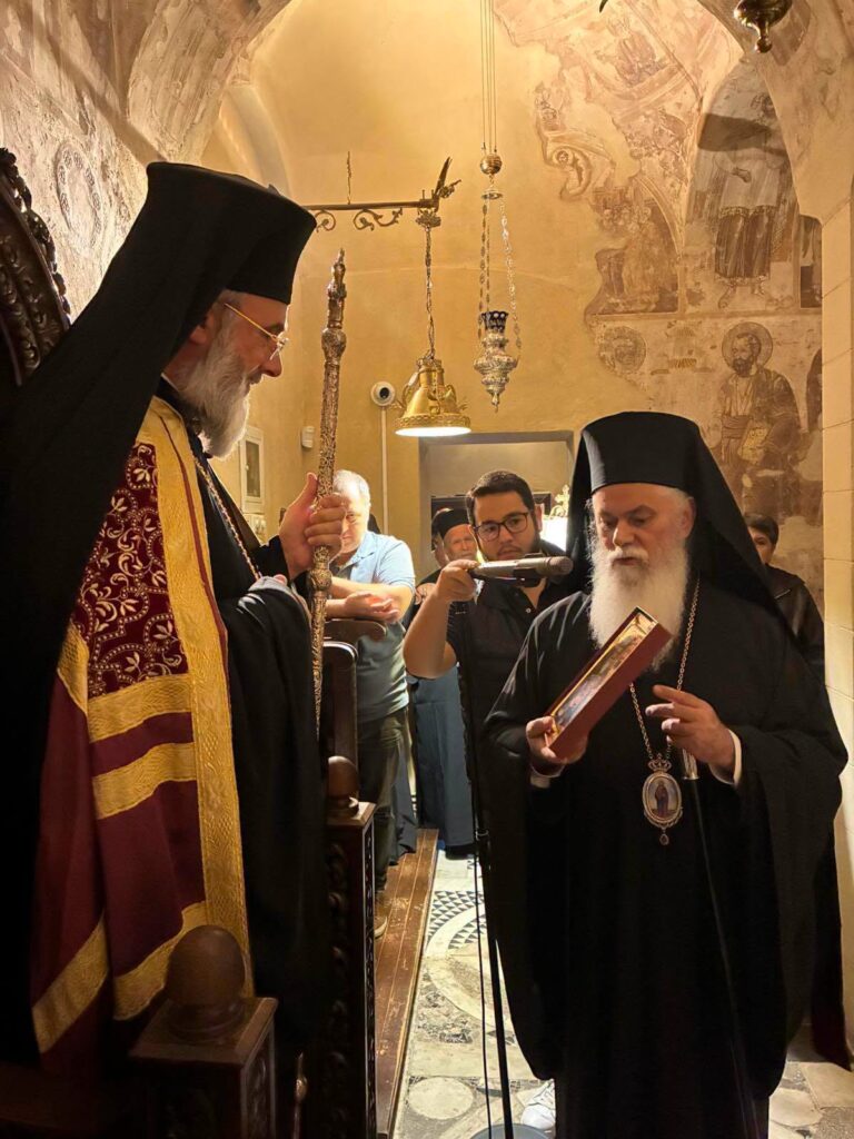 Ο Αρχιεπίσκοπος Μπουζαίου και Βραντσέας στην Μονή Μεγάλου Σπηλαίου ΦΩΤΟ