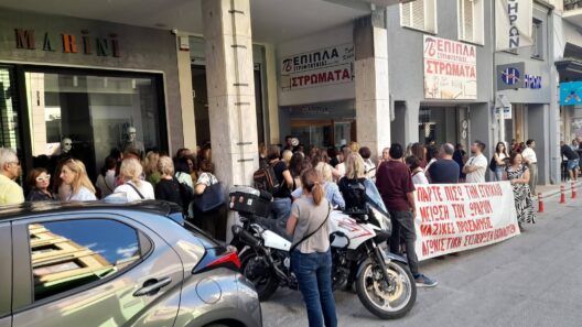 Πάτρα: Εκατοντάδες νηπιαγωγοί σε διαμαρτυρία - Για το «μπάχαλο» στα σχολεία ΦΩΤΟ