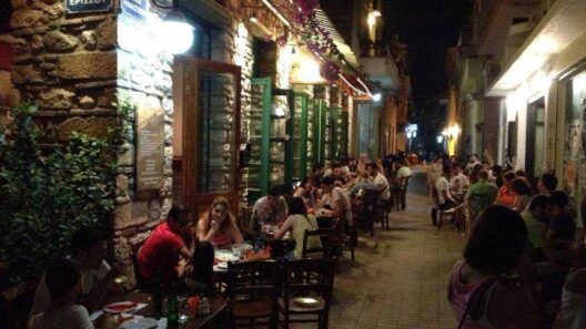 Πάτρα: Θέμα με τα τραπεζοκαθίσματα μετά την επιστροφή φοιτητών και κόσμου στο κέντρο – Καταστηματάρχες και Δήμος στο Patrapress