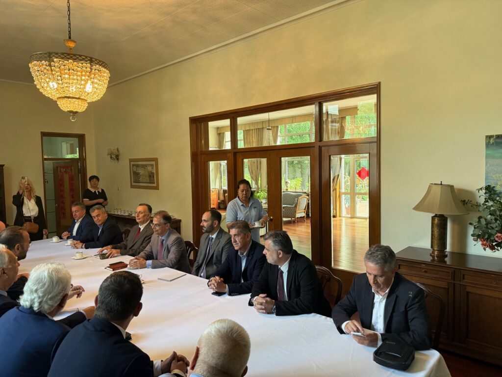 Αχαΐα: Επέστρεψαν οι δήμαρχοι από την Κίνα μετά από επαφές για υψηλή Τεχνολογία ΦΩΤΟ