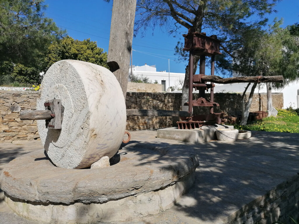 Παραδοσιακό ελαιοτριβείο Ελίκη στο Μαρπίσσα της Πάρου, έργο Blue Heritage
