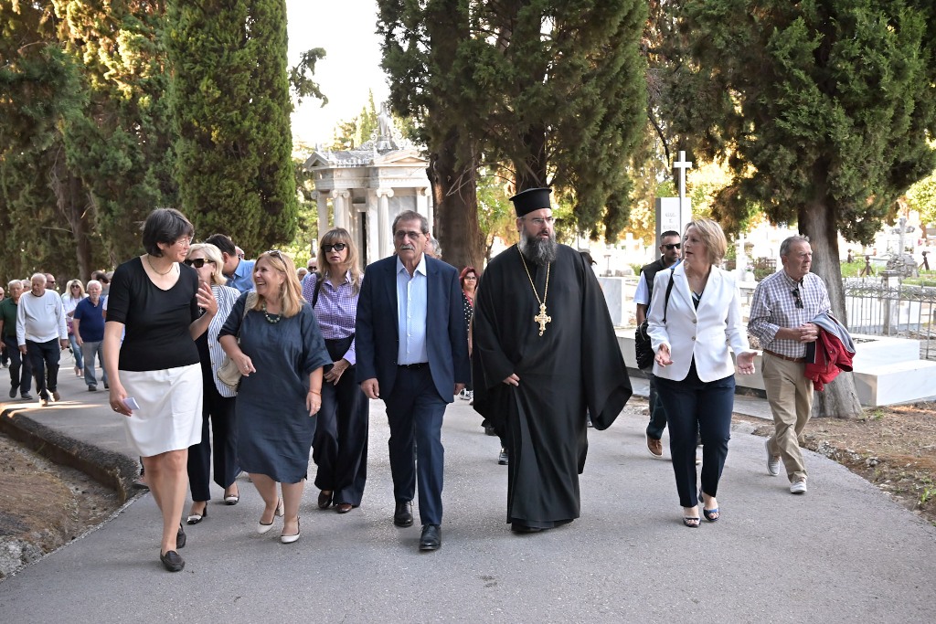 Πάτρα: Αποκαλυπτήρια γλυπτού στο Α’ Δημοτικό Κοιμητήριο - ΦΩΤΟ