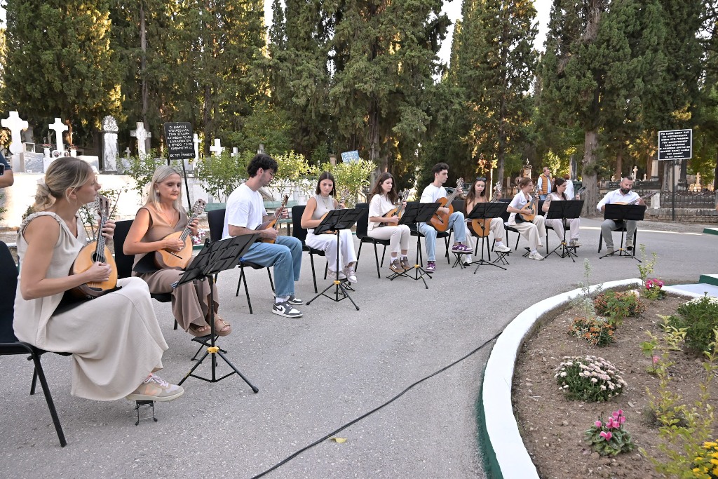 Πάτρα: Αποκαλυπτήρια γλυπτού στο Α’ Δημοτικό Κοιμητήριο - ΦΩΤΟ