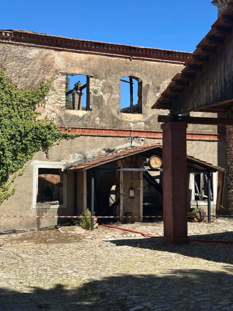 Πάτρα: Νέες εικόνες από την καταστροφή στην Achaia Clauss - Η Οινοποιία «έχασε» τον Πύργο και το ιστορικό Ρολόι BINTEO-ΦΩΤΟ