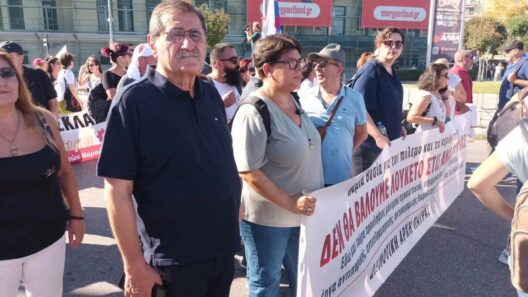 Πάτρα: Σε πορεία διαμαρτυρίας στη ΔΕΘ ο Πελετίδης για «λεφτά σε Υγεία και Παιδεία» ΦΩΤΟ