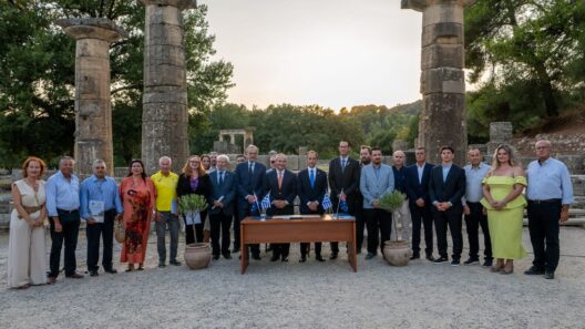 Επίσημοι από Ελλάδα και Αυστραλία υπογράφουν συμφωνία στην Αρχαία…