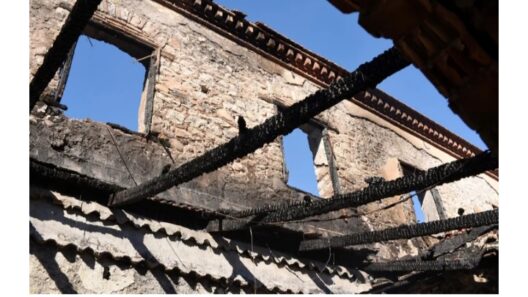 Πάτρα: Το κόμμα Κασσελάκη για το «πλήγμα στην ιστορική κληρονομιά» από τη φωτιά στην Αχαΐα Κλάους