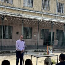Ο Ανδρέας Κατσανιώτης στο σχολείο του Σωφρονιστικού Καταστήματος Αγίου Στεφάνου ΦΩΤΟ 2 Ο Ανδρέας Κατσανιώτης στο σχολείο του Σωφρονιστικού Καταστήματος Αγίου Στεφάνου ΦΩΤΟ