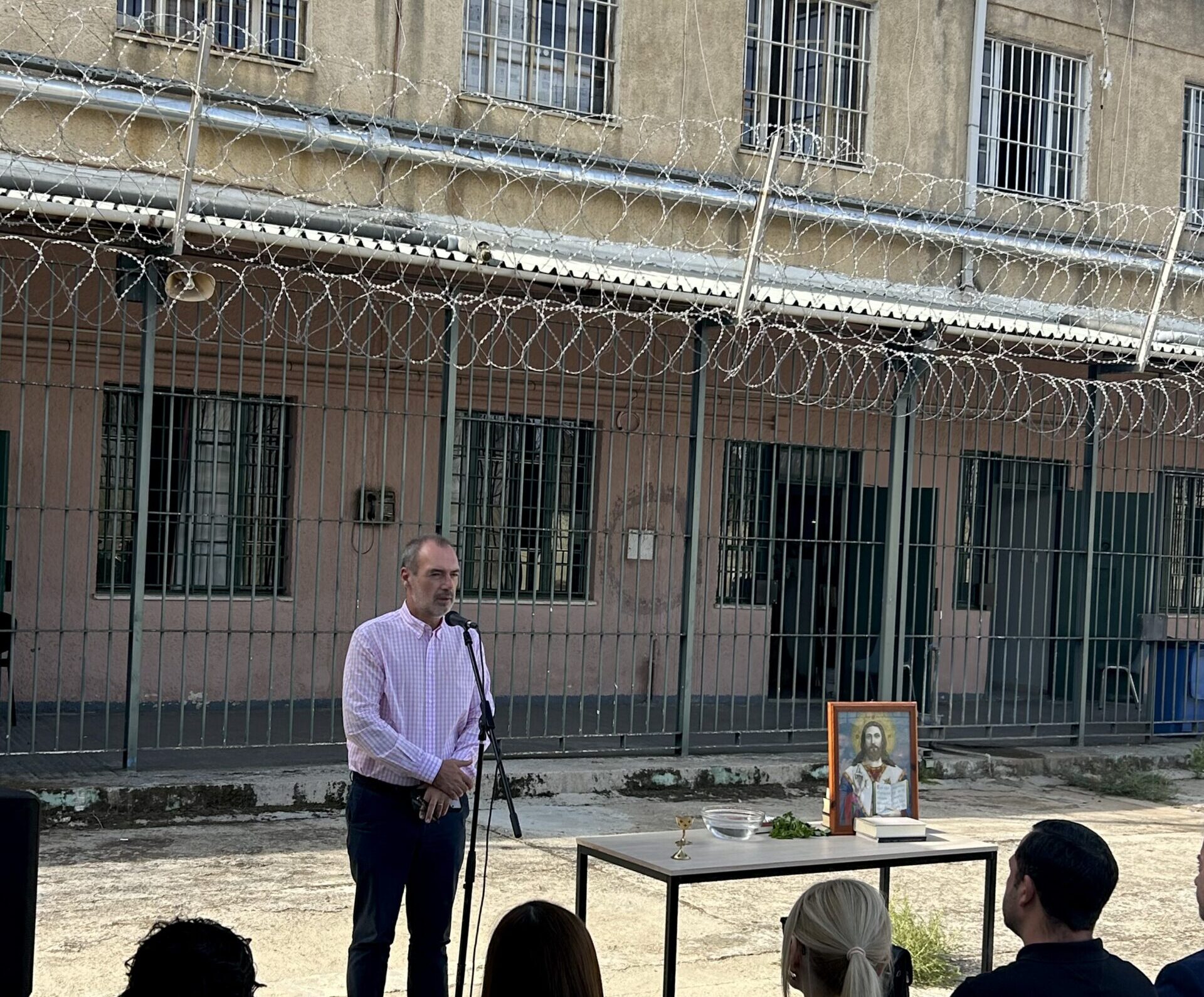 Ο Ανδρέας Κατσανιώτης στο σχολείο του Σωφρονιστικού Καταστήματος Αγίου Στεφάνου ΦΩΤΟ