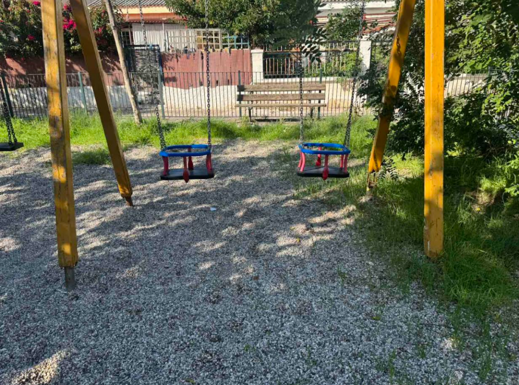 Πάτρα: Σε κακή κατάσταση η πλατεία και η παιδική χαρά πίσω από τον Άγιο Νεκτάριο ΦΩΤΟ