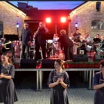 Οι συνταξιούχοι της Αχαΐας τραγουδάνε στην Πλαζ
