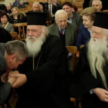 Αίγιο: Ανακλήθηκε η τιμητική διάκριση του «Χρυσού Σταυρού» στον πρώην Μητροπολίτη Αμβρόσιο