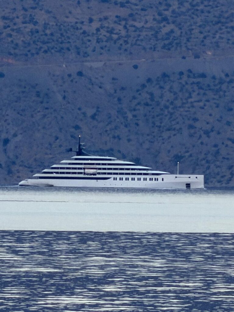 Το πολυτελές yacht Emerald Kaia των 120 μέτρων στην Ιτέα – Το μήνυμα Βάλλη ΦΩΤΟ ΒΙΝΤΕΟ