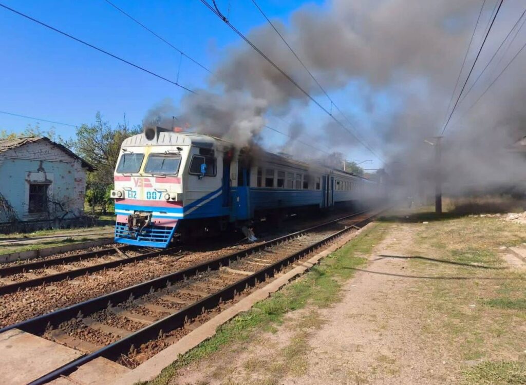 Ουκρανία: Νεκροί και τραυματίες από ρωσικά πλήγματα σε πολλές περιοχές – Χτυπήθηκε και τρένο