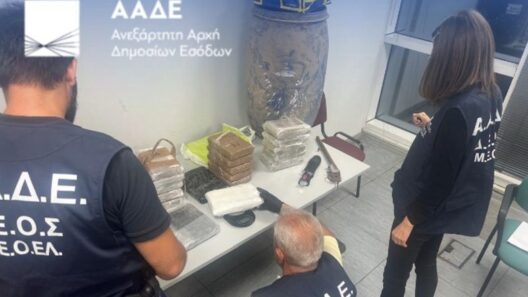 Αθήνα: Εντοπίστηκε μεγάλη ποσότητα κιλά κοκαΐνης σε οικοδομή ΒΙΝΤΕΟ-ΦΩΤΟ 13 Αθήνα: Εντοπίστηκε μεγάλη ποσότητα κιλά κοκαΐνης σε οικοδομή ΒΙΝΤΕΟ-ΦΩΤΟ