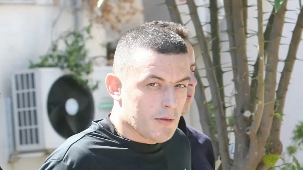 Ο Alket Rizai σε φωτογραφία ασφαλείας με πυροβολισμούς στην Ανάβυσσο