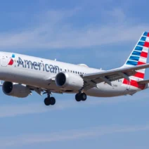 Χάος σε πτήση της American Airlines: Γυναίκα γδύθηκε εντελώς και προέβη σε άσεμνες πράξεις 1 Χάος σε πτήση της American Airlines: Γυναίκα γδύθηκε εντελώς και προέβη σε άσεμνες πράξεις