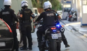 Πάτρα: Πρόστιμα σε παραλιακά καταστήματα ενώ έρχεται «τσουνάμι» ελέγχων στην πόλη - Καταστηματάρχες και Εφοριακοί στο Patrapress