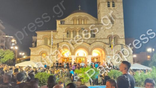 Στη Νίκαια το PatraPress: «Όσο ζω, Μαζώ» – Η συγκλονιστική νύχτα του αποχαιρετισμού στον Γιώργο Μαζωνάκη - Η «παλιά του γειτονιά» πλημμύρισε από κόσμο ΦΩΤΟ - ΒΙΝΤΕΟ